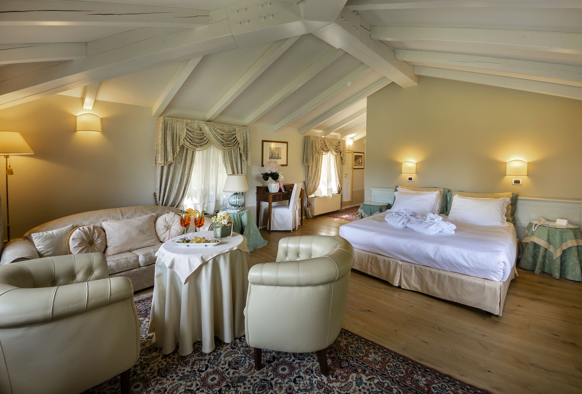 Borgo Cà dei SospiriOver view