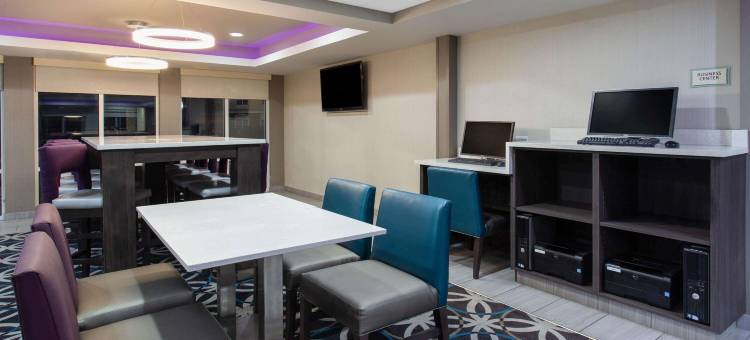 埃芬汉拉昆塔温德姆套房酒店(La Quinta Inn & Suites by Wyndham Effingham)图片