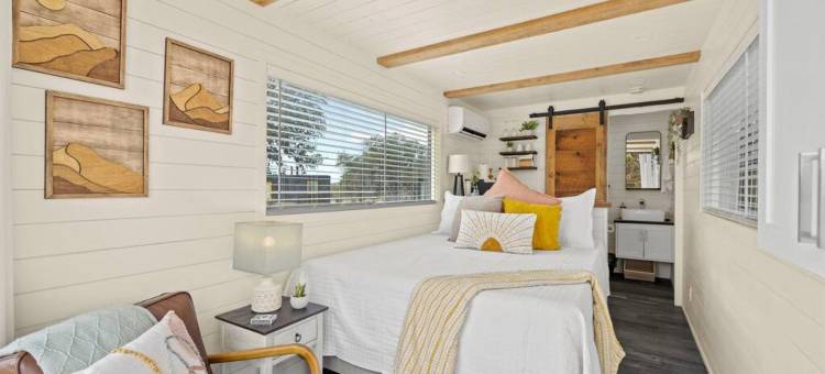 新的日出舒适集装箱家(New the Sunrise Cozy Container Home)图片