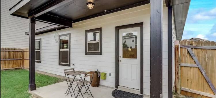 NEW! Texy-Mexy Bungalow: Spacious 3-Bedroom House w/ Full Access & Pets Welcome!图片