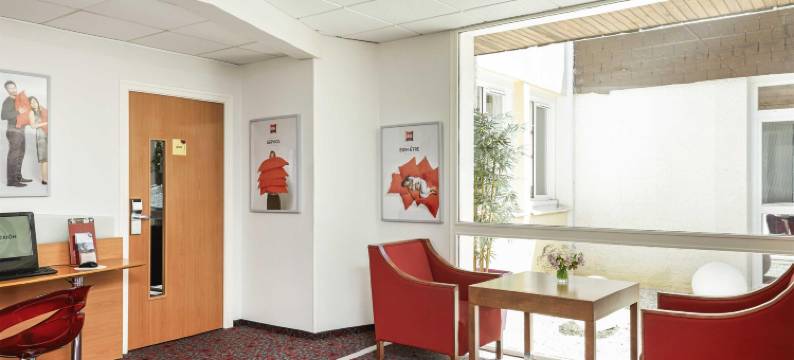 宜必思沙特尔西卢斯酒店(Ibis Chartres Ouest Lucé)图片