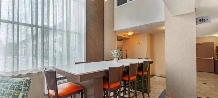 品质酒店及套房(Quality Inn & Suites 5585 Ambler Drive Mississauga Ontario)图片