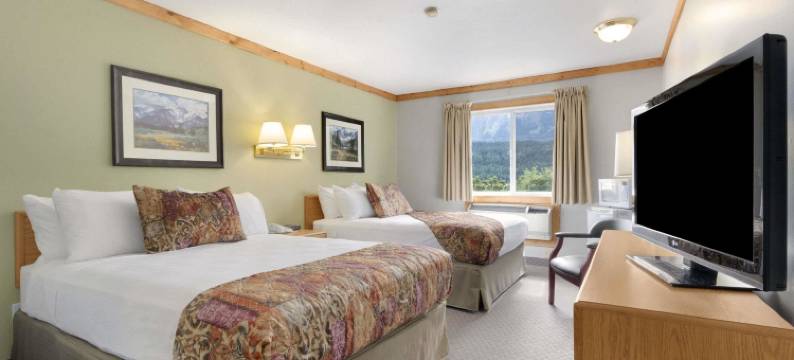 戈尔登Travelodge by Wyndham运动员山林小屋(Travelodge by Wyndham Golden Sportsman Lodge)图片