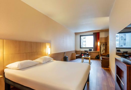 Ibis Bilbao Centro Hotel Overview