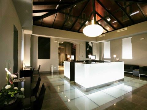 Icon Embassy Hotel Overview