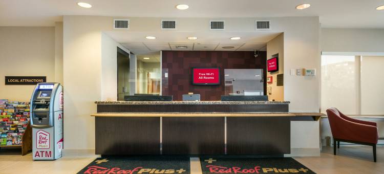 波士顿洛根红顶Plus酒店(Red Roof Plus+ Boston - Logan)图片