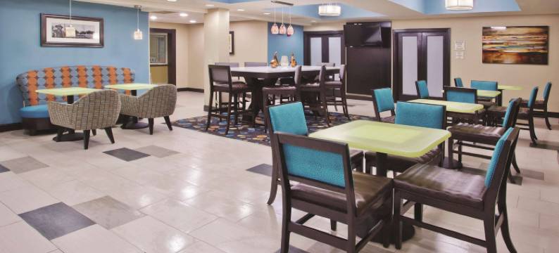 安尼斯顿牛津拉昆塔温德姆套房酒店(La Quinta Inn & Suites by Wyndham Oxford - Anniston)图片