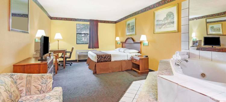 Howard Johnson by Wyndham Lake City图片