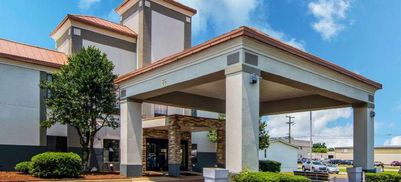 南波士顿 - 丹维尔东凯隆波因特酒店(Clarion Pointe South Boston - Danville East)图片