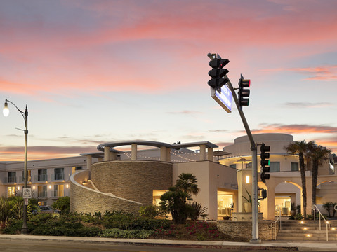 雷东多比奇海滩酒店-希尔顿启缤精选酒店