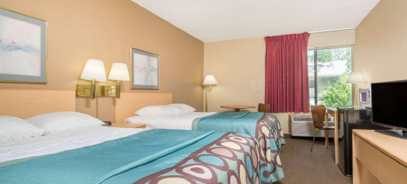 梅诺莫尼速8酒店(Super 8 by Wyndham Menomonie WI)图片