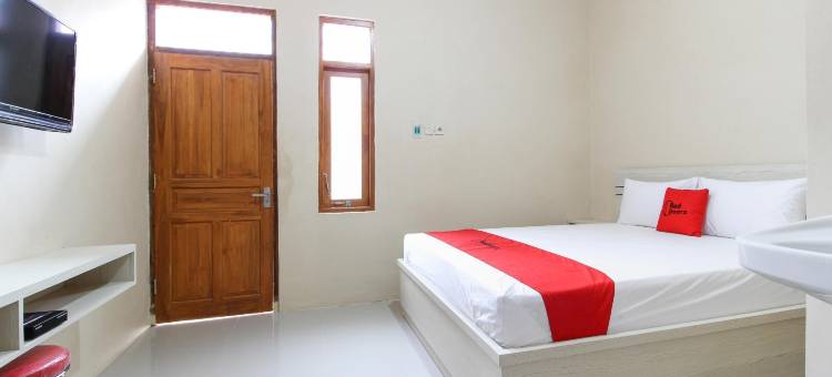 红多兹酒店-巴勒卡邦城市公园(RedDoorz Near Balekambang City Park)图片