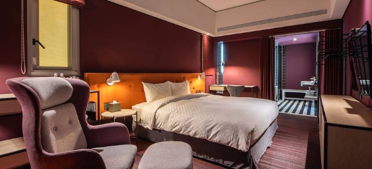 城市漫游行旅图片