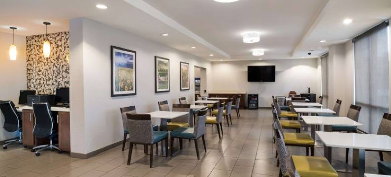 北维多利亚舒适套房酒店(Comfort Inn & Suites Victoria North)图片