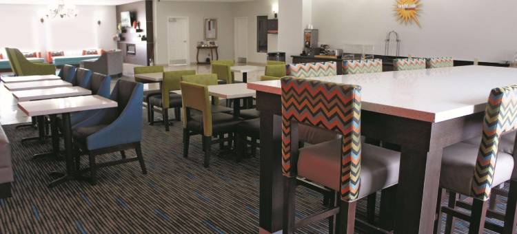 奥兰治拉昆塔温德姆套房酒店(La Quinta Inn & Suites by Wyndham Orange)图片