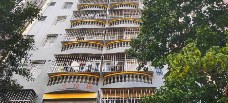 爱联地铁口清新时尚民宿(余岭西路分店)图片