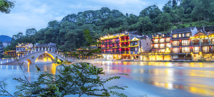 岸芷汀兰庭院江景民宿(凤凰古城沱江店)图片