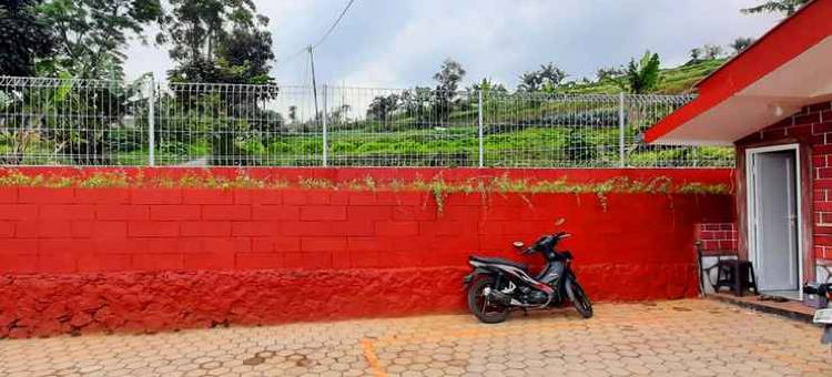 红多兹伊斯兰Plus酒店@展玉西帕纳斯(RedDoorz Syariah Plus at Cipanas Cianjur)图片