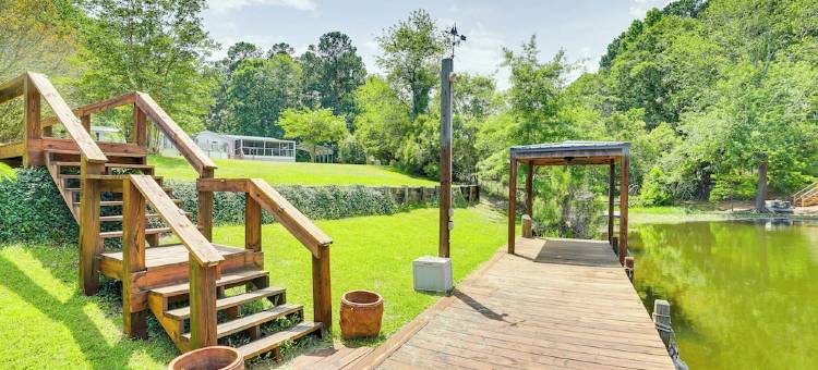 靠湖的萨默顿度假屋，带船坞+游泳池！(Lakefront Summerton Getaway w/ Boat Dock + Pool!)图片