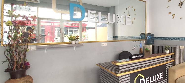 红门酒店@德卢克斯酒店-近普拉巴亚布努拉西车站(RedDoorz at Deluxe Hotel Near Terminal Purabaya Bungurasih)图片