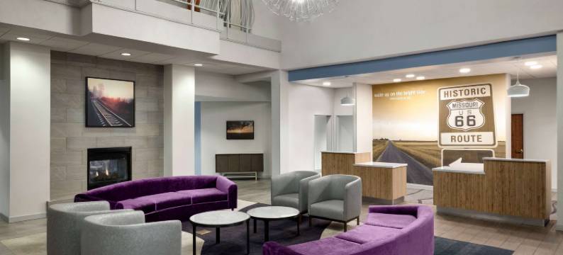 斯普林菲尔德机场广场拉昆塔温德姆套房酒店(La Quinta Inn & Suites by Wyndham Springfield Airport Plaza)图片