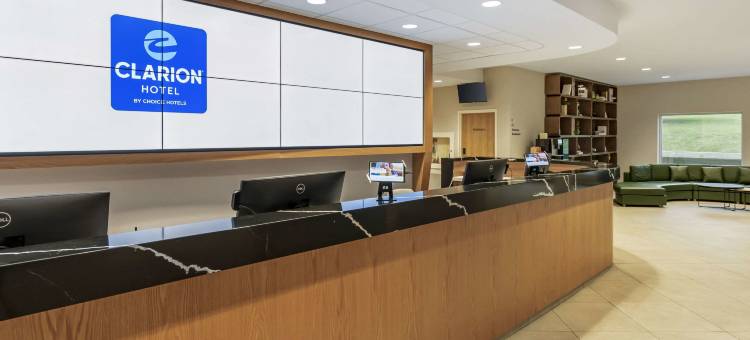 克拉丽奥湖畔会议中心酒店(Clarion Lakeside Inn & Conference Centre)图片