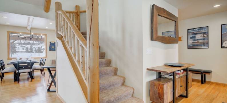 Private Hot Tub! Pool Table, Mountain Views, Ski Shuttle Close by!图片