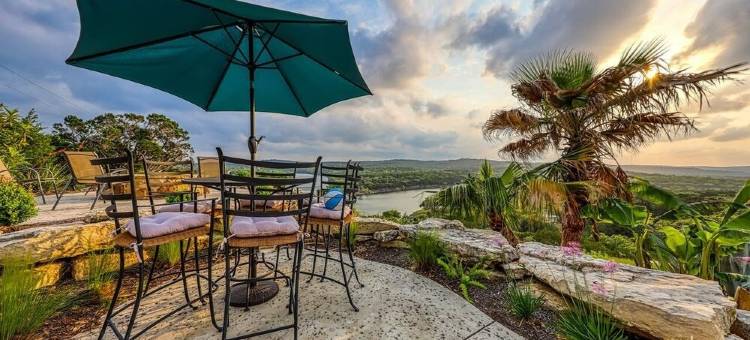 特拉维斯湖海滨配有度假式泳池及百万美元级景观的度假屋(Lake Travis Waterfront with Resort Style Pool and Million Dollar Views.)图片