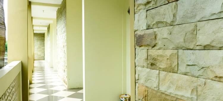 红多兹酒店-近本登范登博世(RedDoorz Near Benteng Van Den Bosch)图片