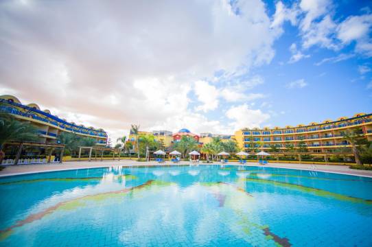 卡洛斯博里瓦奇酒店(Carols Beau Rivage Hotel)