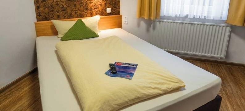 钢尼酒店和度假公寓Seeschlößchen(Garni Hotel & Ferienwohnungen Seeschlößchen)图片