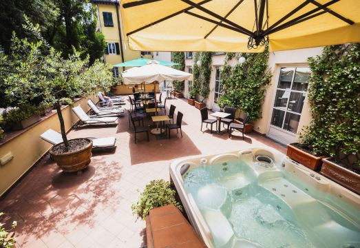 Hotel IlariaHotel Overview