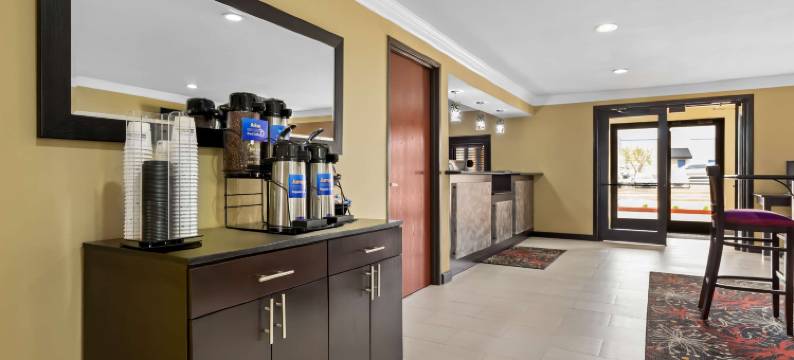 基诺沙贝斯特韦斯特酒店(Best Western Kenosha Inn)图片