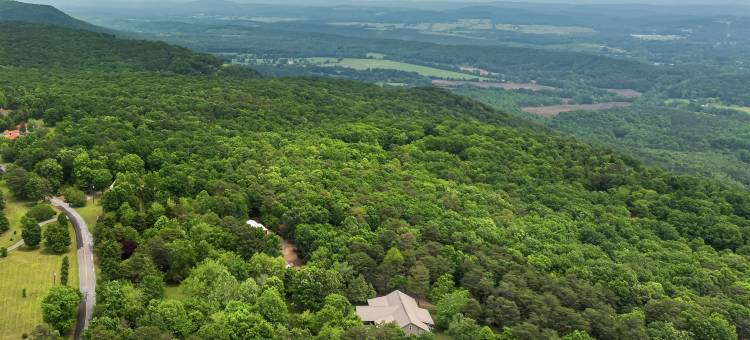 Charming Cottage with Fire Pit and Scenic Views - Tranquil Farm Escape图片