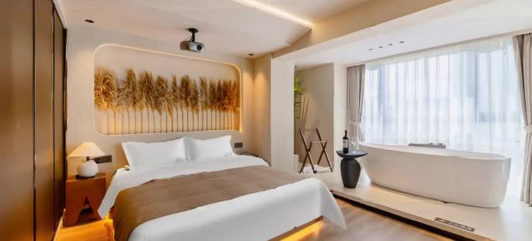 秋寓·设计师智能美宿(汕头珠江路美食街高铁站店)图片