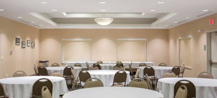 化石乡村套房贝斯特韦斯特优质酒店(Best Western Plus Fossil Country Inn  Suites)图片