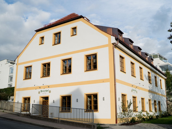 Bob W Munich Airport - Peterhof
