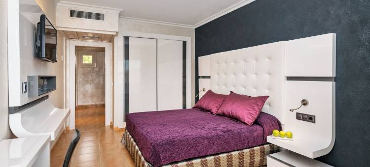 塞勒斯滨海门户酒店(Salles Hotels Marina Portals)图片