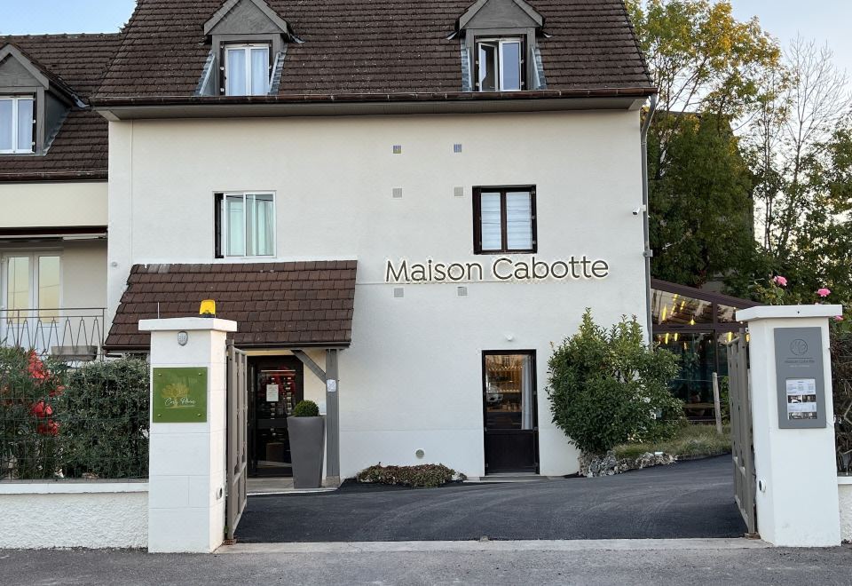 Maison Cabotte Hotel Overview