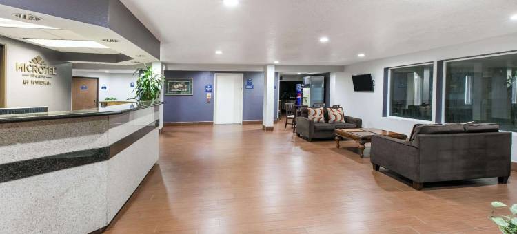 俄克拉何马市机场温德姆麦客达套房酒店(Microtel Inn & Suites by Wyndham Oklahoma City Airport)图片