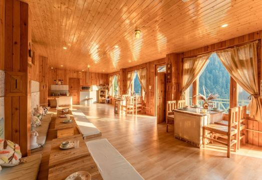 Moustache Shoja, Jibhi Hotel Overview