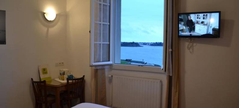 圣皮耶尔大门酒店(Hôtel la Porte Saint Pierre-Logis Hôtel Intra Muros RÉNOVÉ en 2026)图片