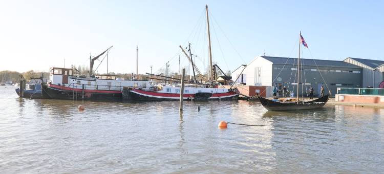 伍德桥顶层公寓(Woodbridge Penthouse)图片