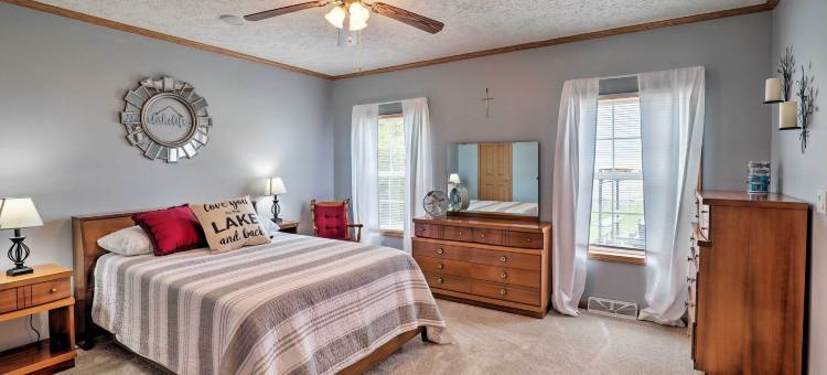 Lyndonville住宅，带有火炉，带屏风的露台和空调(Lyndonville Home w/ Fire Pit, Screened Patio & A/C)图片