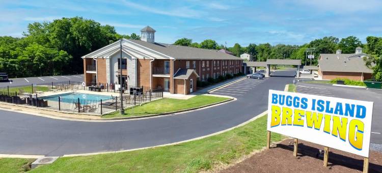 湖畔克拉克斯维尔-南山西克拉丽奥酒店(Clarion Pointe on the Lake Clarksville-South Hill West)图片