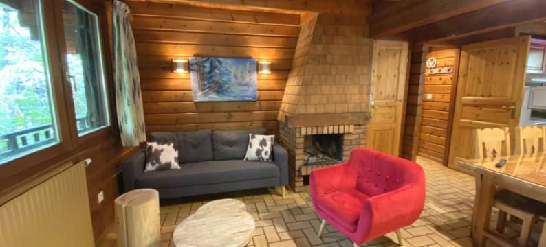 Chalet in La Bresse with Mountain Views图片