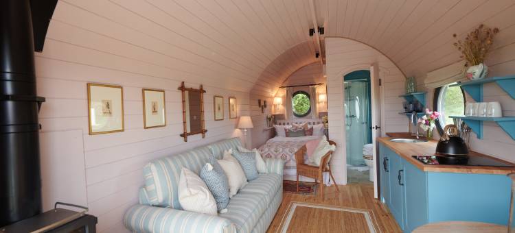 Cabins in Oxfordshire with Hot Tub & Meadow Views图片