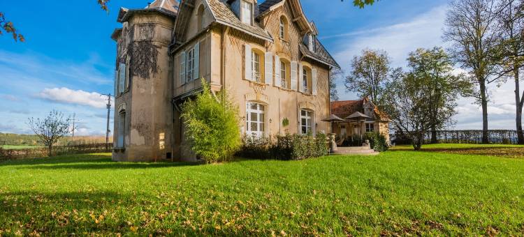 Holiday home adjoining a château.图片