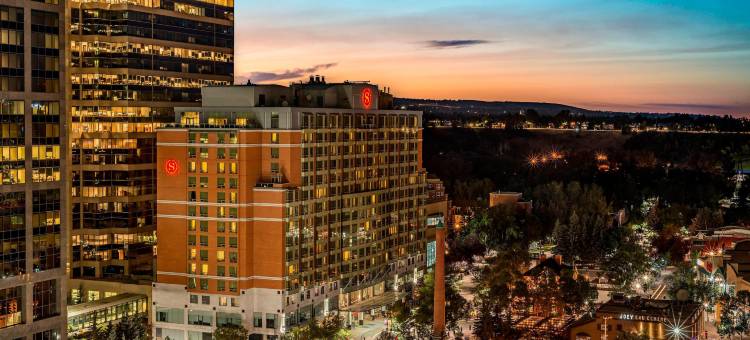 卡尔加里克莱里喜来登套房酒店(Sheraton Suites Calgary Eau Claire)图片