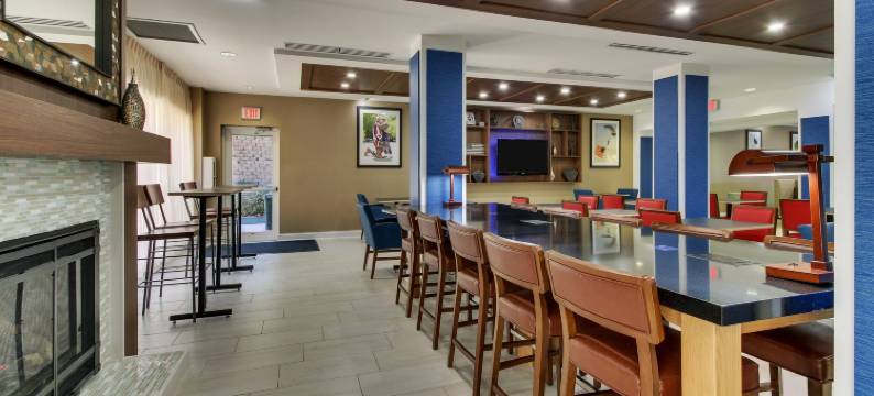智选假日套房酒店哥伦布 Ft本宁(Holiday Inn Express & Suites Columbus - FT Benning Maingate by IHG)图片